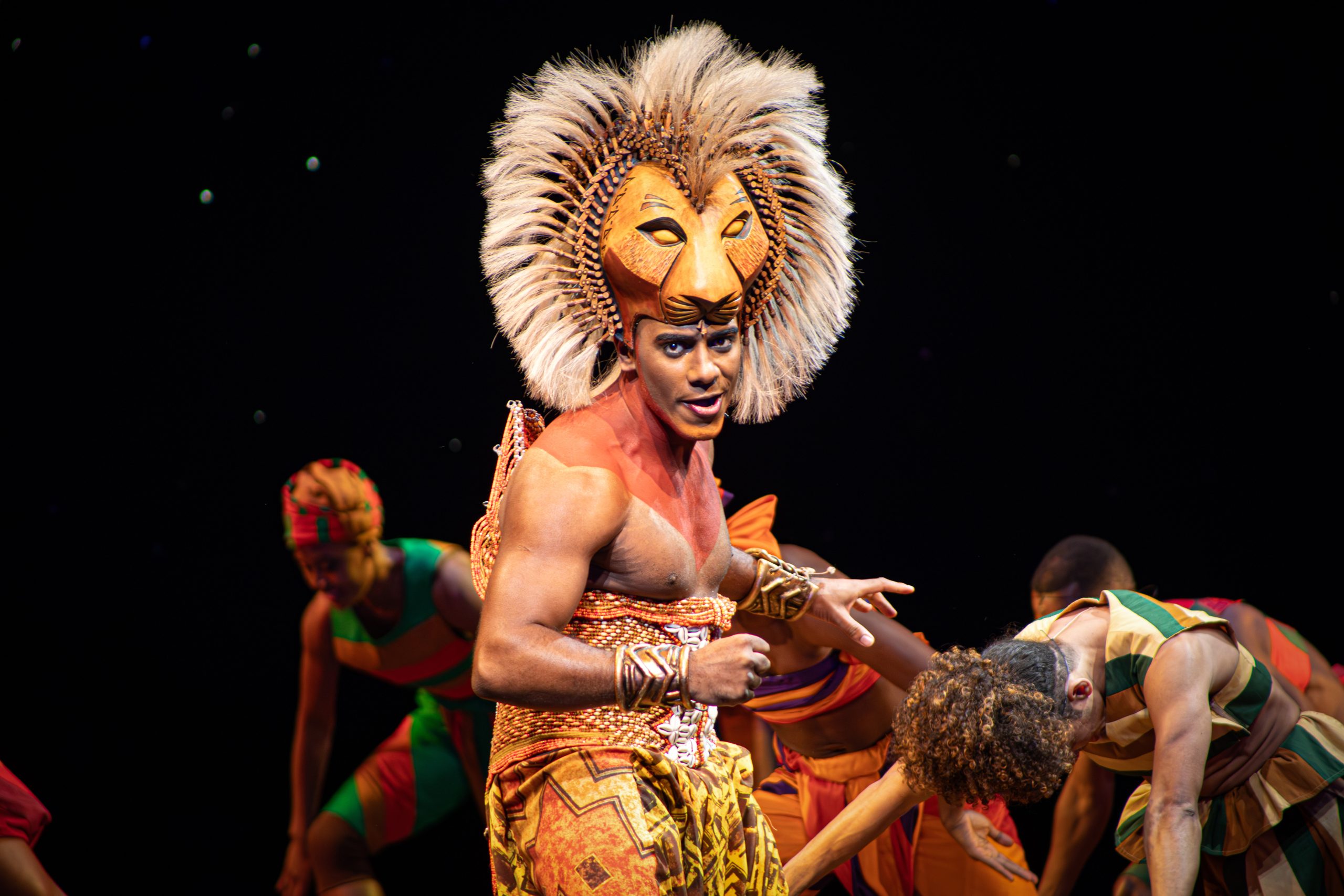 Thales Nascimento caracterizado como o personagem Simba de "O Rei Leão"