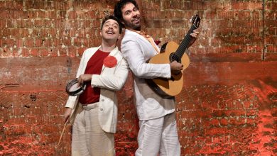 Alfredo Del-Penho e Fábiose dividem para interpretar no palco o mestre Noel Rosa FOTO: Cris Granato/ Divulgação