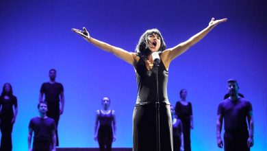 atriz amanda acosta caracterizada como Bibi Ferreira