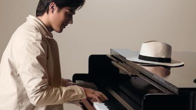 Elton Towersey vestido como Tom Jobim