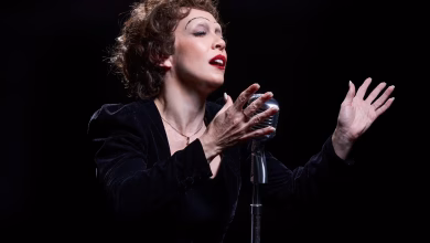 Laila Garin caracterizada como Edith Piaf